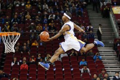 雄鹿战胜热火，字母哥开云表现再度称霸篮下